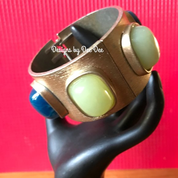 Hinged Metal Statement Bracelet - Picture 2 of 4